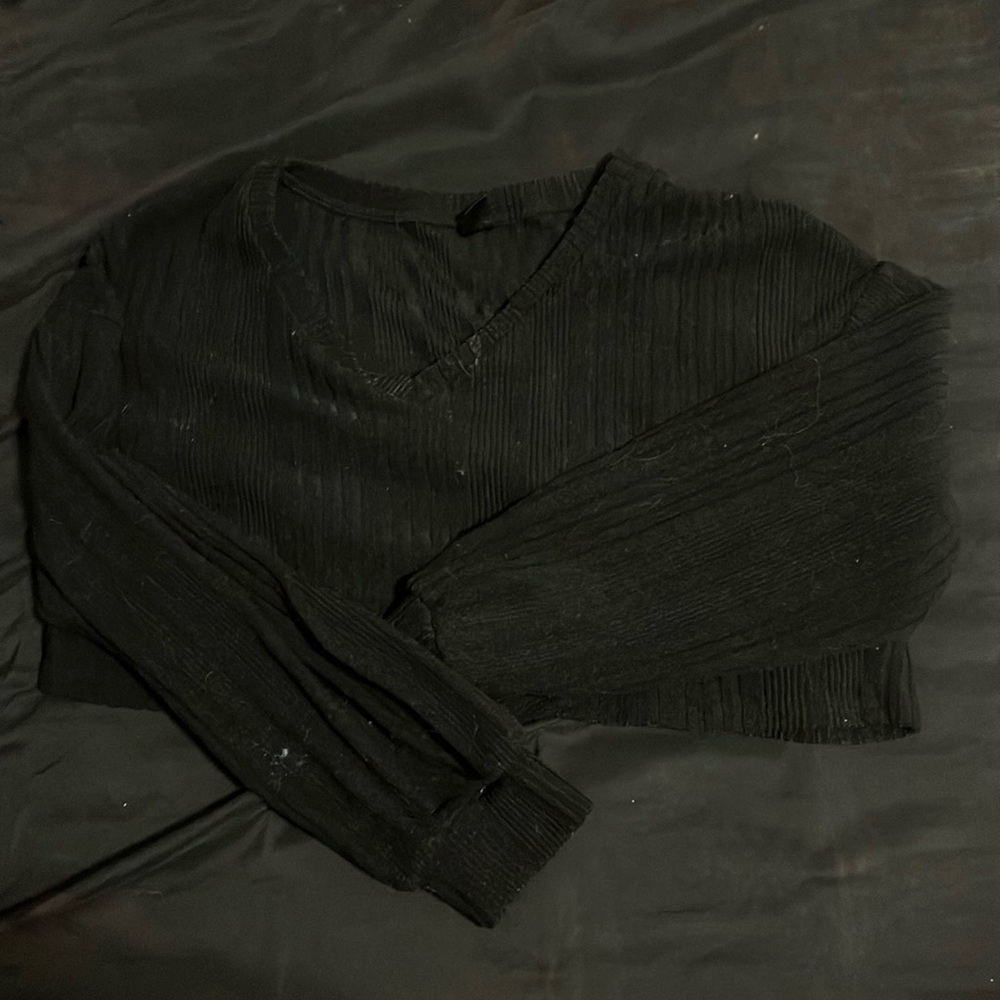 Black cropped top long sleeved Sweater